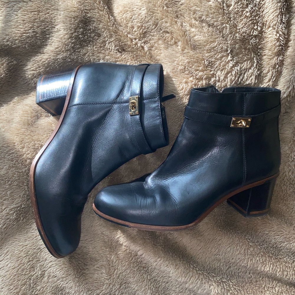 Fendi boots🖤
